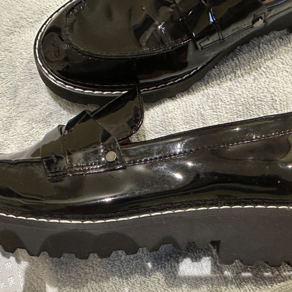 Women’s size 9 loafers - Picture 3 of 3